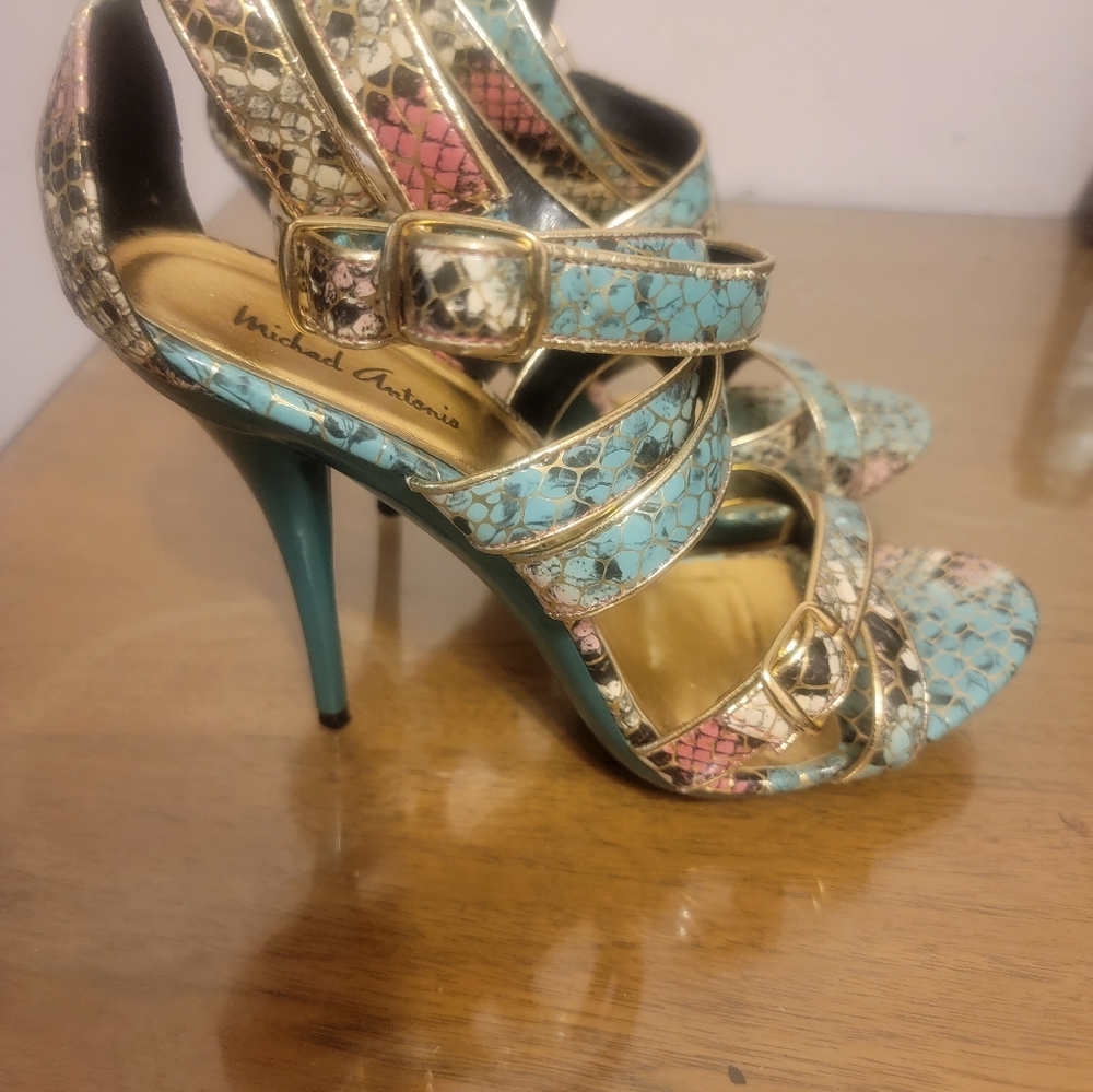 Heels - Picture 2 of 3
